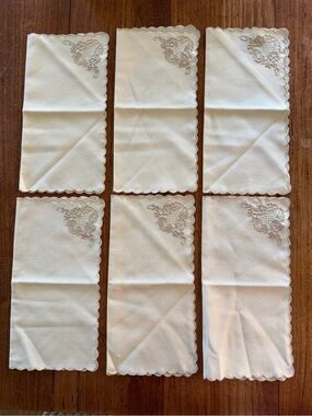 Vintage Embroidered Scalloped Edge Dinner Napkins - Cream/Tan 12" x 12" SET 6